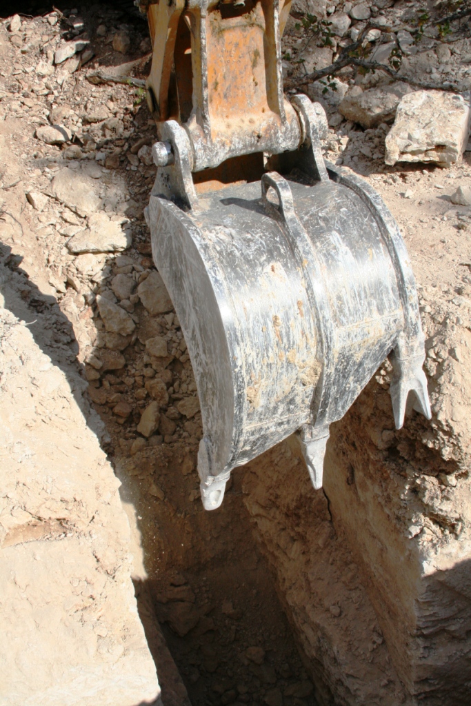 Multi-Ripper Bucket for ripping rock and frost