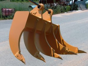 Fang rake for backhoes and excavators